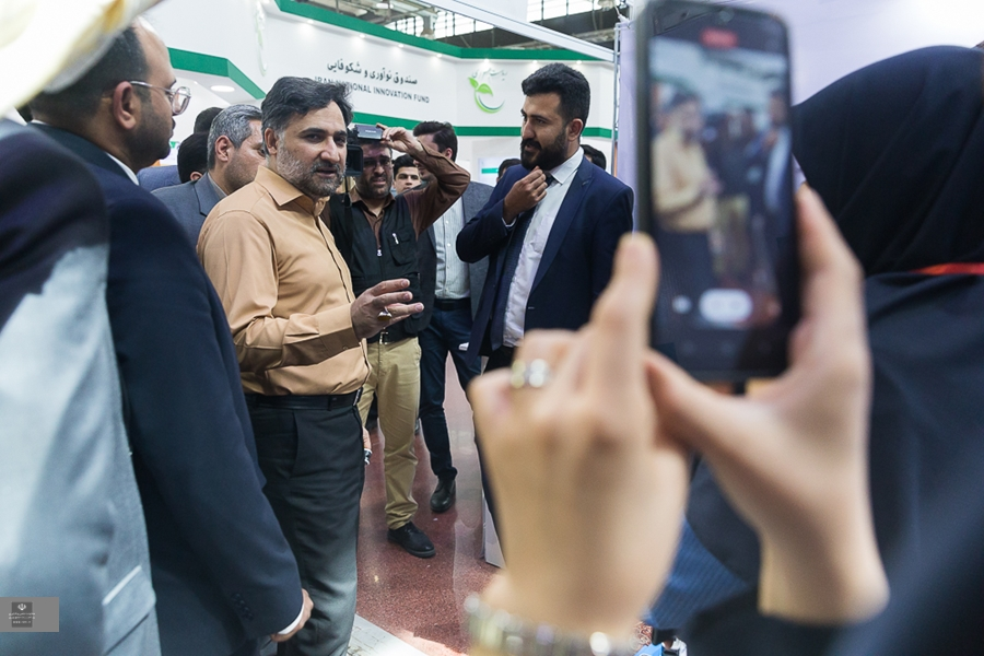 بازدید ۸ ساعته دهقانی از نمایشگاه ایران هلث/ توسعه استارتاپ‌ها به همت شرکت‌های حوزه سلامت