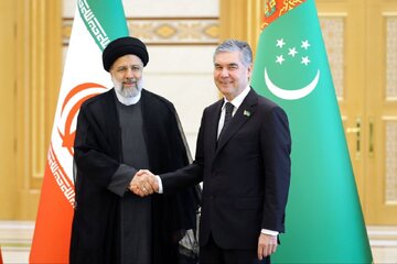 Le président du Conseil du Peuple du Turkménistan arrive à Téhéran