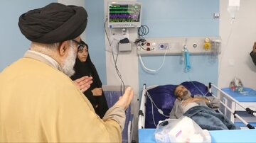 مسئولان ورامین از بیماران بیمارستان شهدای ۱۵ خرداد عیادت کردند