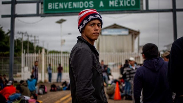 بحران مهاجرت به آمریکا؛ دولت مکزیک علیه فرماندار نژادپرست