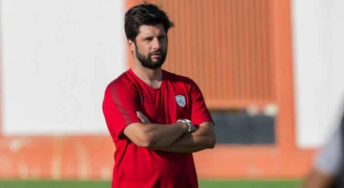 ساکت الهامی در حوالی نیمکت نساجی مازندران؛ خیلی دور، خیلی نزدیک