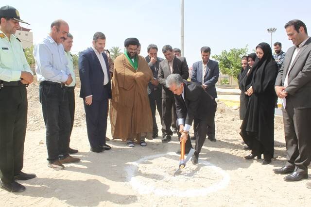 کلنگ ساختمان جدید کتابخانه عمومی امام سجاد(ع) بخش صالح آباد مهران به زمین زده شد