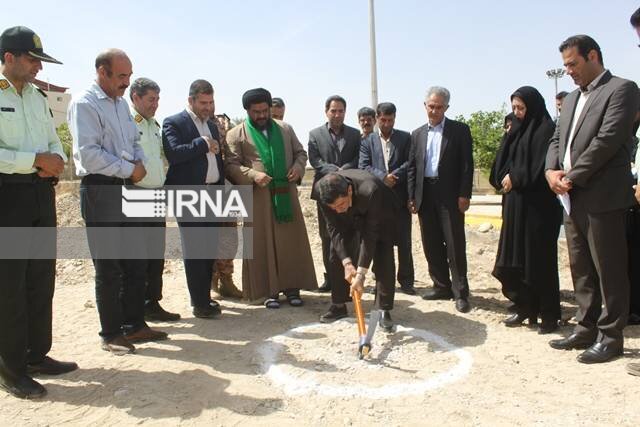 کلنگ ساختمان جدید کتابخانه عمومی امام سجاد(ع) بخش صالح آباد مهران به زمین زده شد