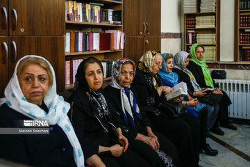 Les Iraniens juifs rassemblés dans une synagogue de Téhéran en vue de célébrer la mémoire de l’Imam Khomeiny