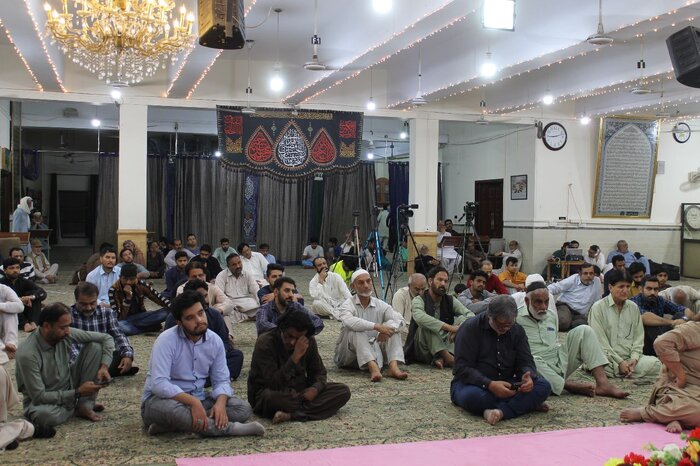 ابراز عشق و ارادت پاکستانیها به امام رئوف در محفل شعر رضوی