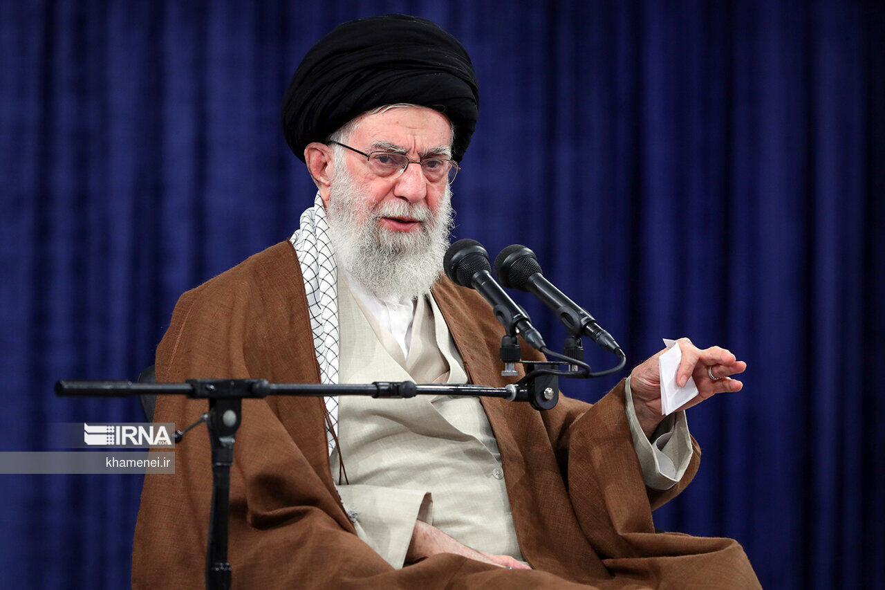 Supreme Leader urges commemoration of martyrs despite plots