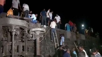 خروج قطار از ریل در هند ۸۵ کشته و ۸۵۰ زخمی برجای گذاشت