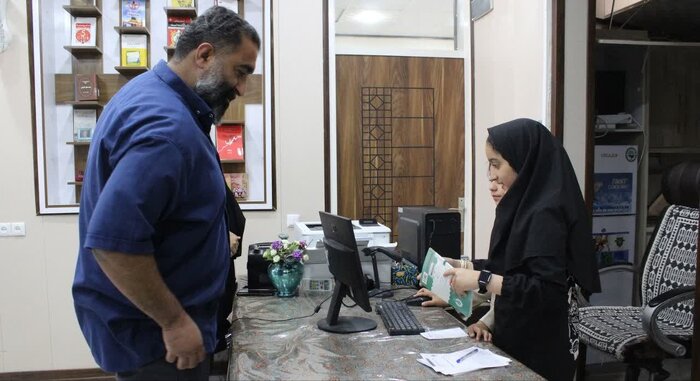 طرح "یک روز به جای کتابدار" در بافق یزد اجرا شد