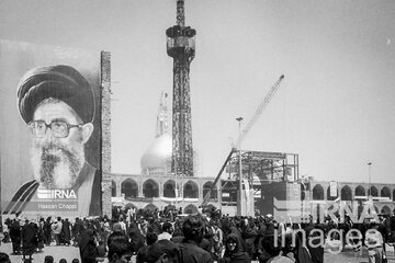 La présence du leader de la Révolution islamique à la 33 anniversaires de la triste disparition de l'Imam Khomeiny