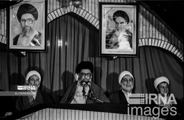 La présence du leader de la Révolution islamique à la 33 anniversaires de la triste disparition de l'Imam Khomeiny