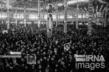 La présence du leader de la Révolution islamique à la 33 anniversaires de la triste disparition de l'Imam Khomeiny