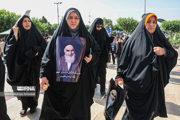 Discours du Guide suprême à l'occasion du 34ème anniversaire du décès de l'imam Khomeiny