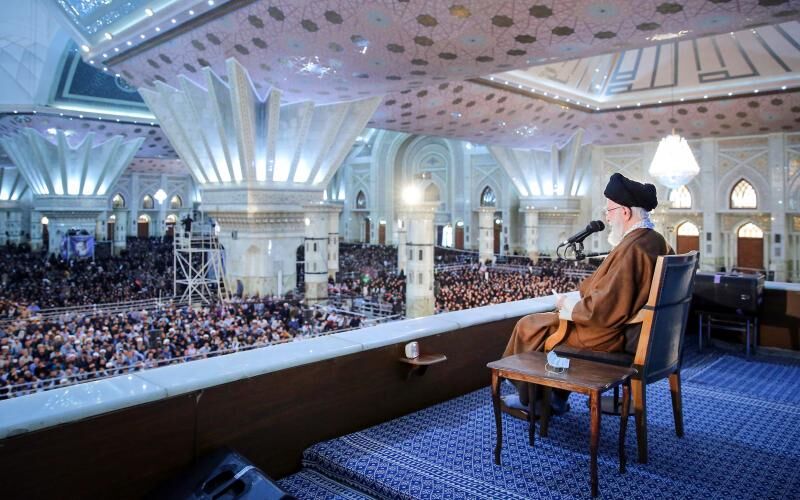 L'imam Khomeiny a provoqué une grande transformation en Iran, dans la communauté islamique et dans le monde avec « l'espoir » et la « foi » (Leader)