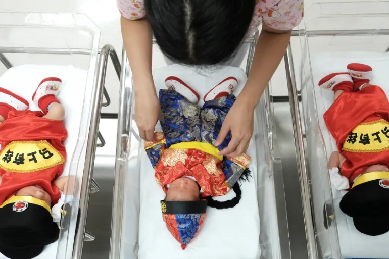 کشورهای جهان چه مشوقهایی برای فرزندآوری ارائه دادهاند؟