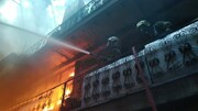 آتش‌سوزی در انبار چسب بازار تهران/اعزام ماموران پنج ایستگاه آتش‌نشانی +فیلم