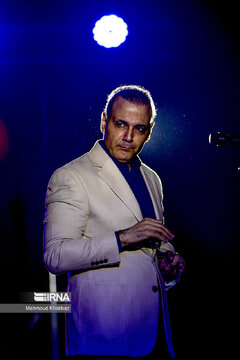Alireza Ghorbani concert in Kish Island