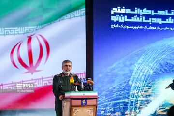 IRGC unveils home-made hypersonic missile Fattah