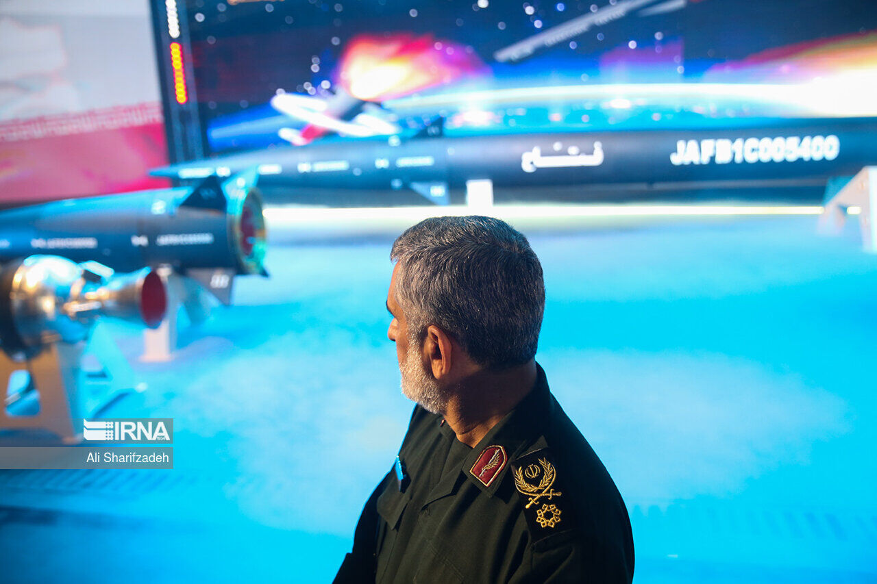 IRGC unveils home-made hypersonic missile Fattah