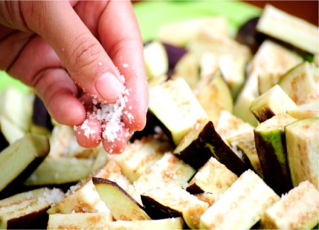 علت تلخ شدن خورشت بادمجان و چاره آن