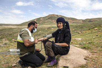 Doctors voluntarily give services to nomads in northeast Iran