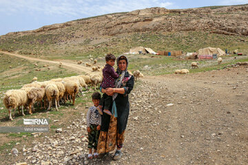 Doctors voluntarily give services to nomads in northeast Iran