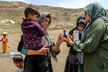 Doctors voluntarily give services to nomads in northeast Iran