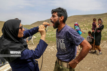 Doctors voluntarily give services to nomads in northeast Iran