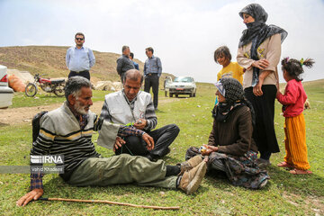 Doctors voluntarily give services to nomads in northeast Iran