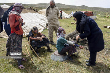 Doctors voluntarily give services to nomads in northeast Iran