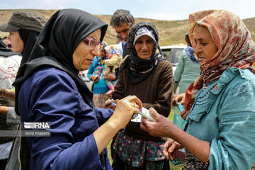 Doctors voluntarily give services to nomads in northeast Iran