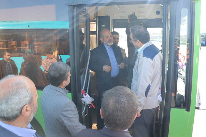 ۱۲۸ دستگاه اتوبوس شهرداری تبریز با حضور وزیر کشور رونمایی شد