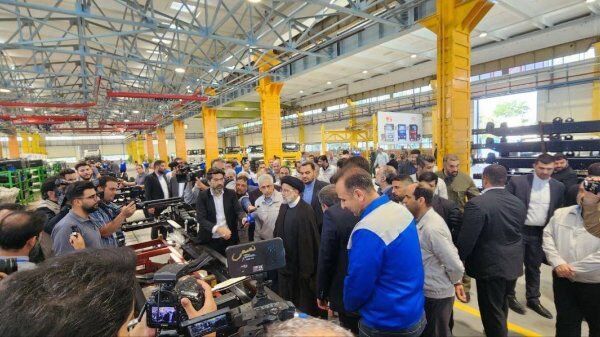 افتتاح خط تولید شرکت خودروسازان دیزلی آذربایجان با حضور رئیس جمهور/اشتغالزایی برای ۵۰۰ نفر