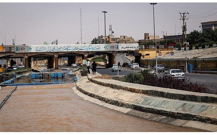 شهروندان قمی از پارک خودرو در حاشیه رودخانه قمرود پرهیز کنند