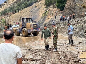 فعالیت ۱۵۰ نفر از نیروهای بسیجی و جهادی بخش آسارا برای نجات مسافران از سیلاب