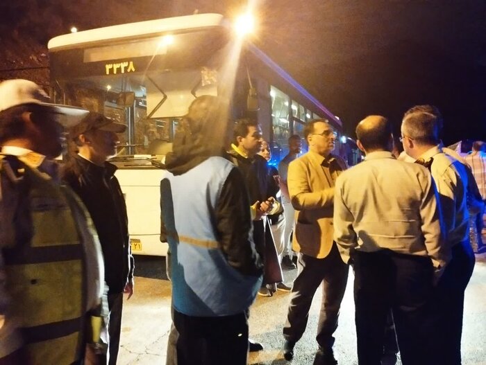 مسافران گرفتار در سیلاب جاده چالوس به کرج منتقل شدند/سیلاب خسارت جانی 