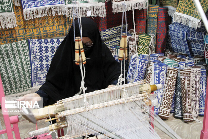 مطالبه فعالان صنایع دستی یزد از مسئولان: گره‌گشا باشید