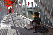 بازگشت ۱۰ کودک کار بازمانده از تحصیل در محله آقاجان کرمانشاه به مدرسه