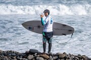 Die erste muslimische Frau nimmt am weltweiten Surfwettbewerb teil