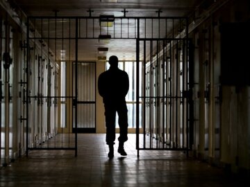 France : le taux élevé des morts et des suicides dans les prisons