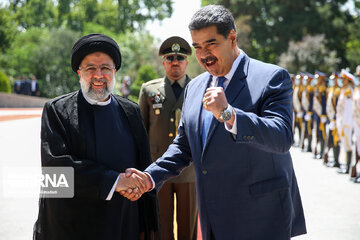 Iran-Venezuela : le président Ebrahim Raissi accueilli officiellement par Nicolas Maduro 