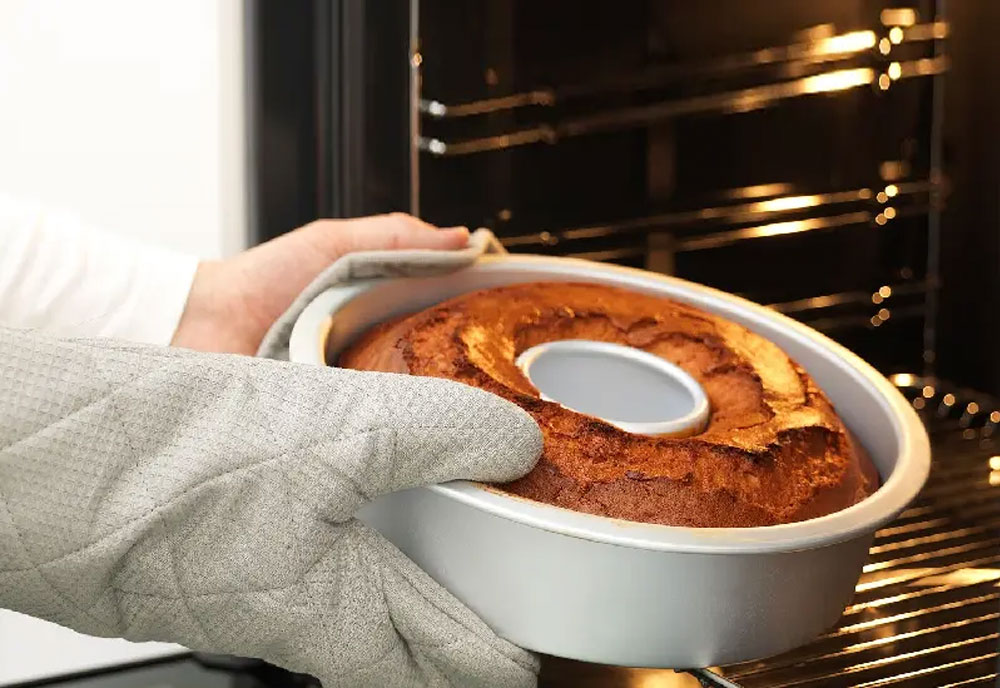 همه آنچه باید درباره پخت کیک در مایکروفر بدانید