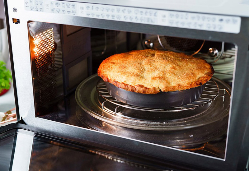 همه آنچه باید درباره پخت کیک در مایکروفر بدانید