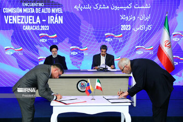 L'Iran et le Venezuela signent plusieurs contrats pétroliers