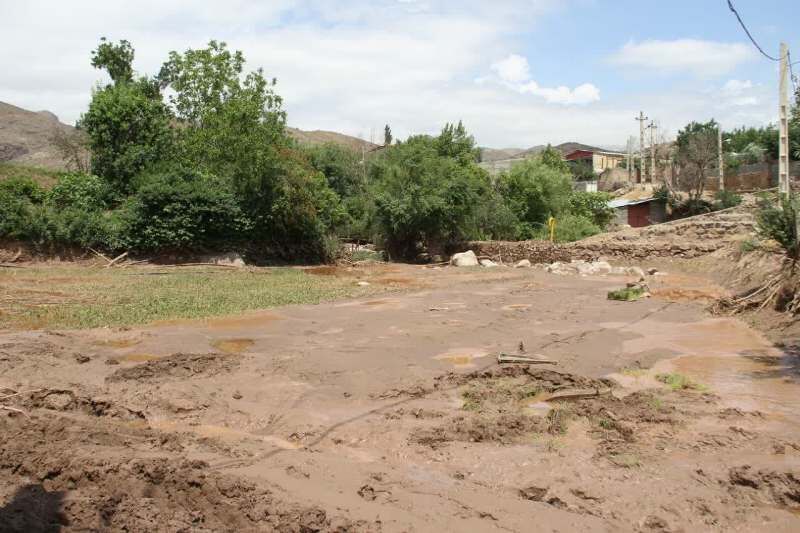 بازسازی مناطق آسیب دیده از سیل الموت غربی آغاز شد