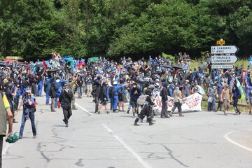 France : la manifestation des « écolos » contre le projet de tunnel Lyon-Turin