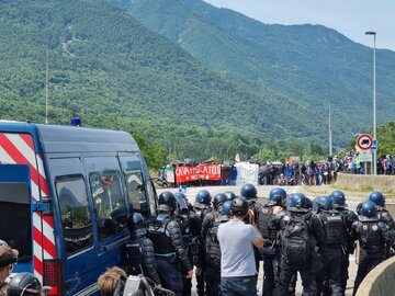 France : la manifestation des « écolos » contre le projet de tunnel Lyon-Turin