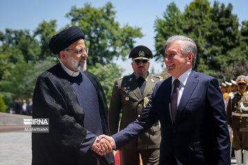 President Raisi officially welcomes Uzbek counterpart