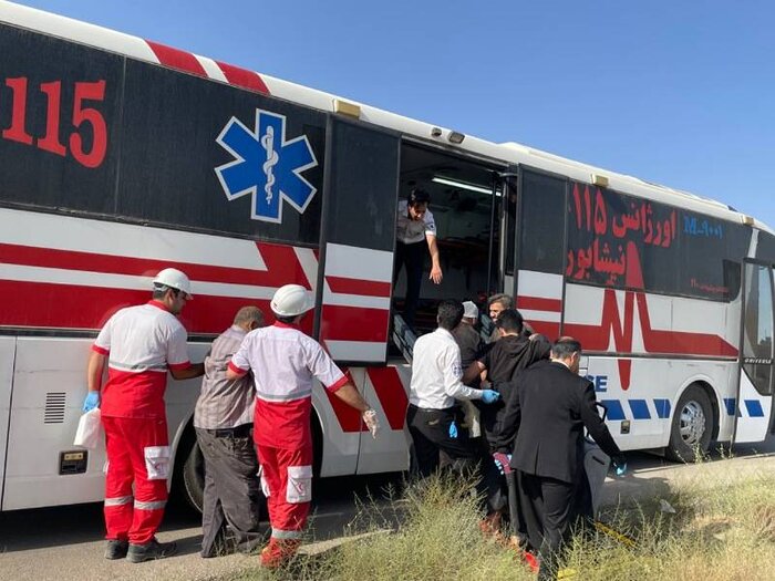 اتوبوس واژگون شده در نیشابور حامل زائران عراقی بود + فیلم