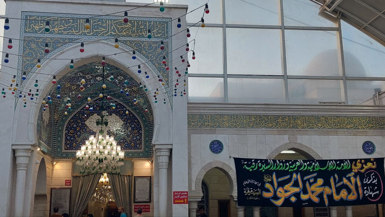 شیعیان و زائران حرم مطهر حضرت رقیه در شب شهادت امام جواد عزاداری کردند +فیلم