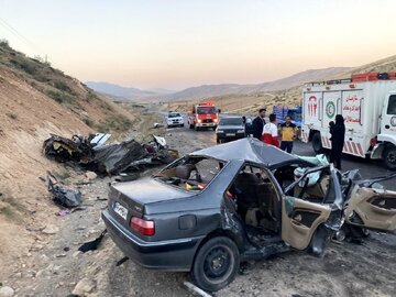 برخورد ۲ خودرو در جاده استهبان چهار کشته به جا گذاشت